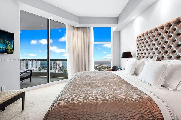 Bedroom, Interior, Recessed Lighting, Water