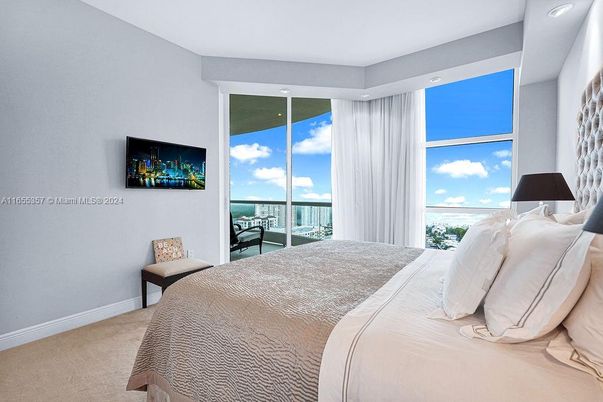 Bedroom, Interior, Recessed Lighting, Water