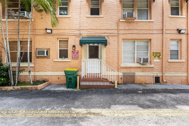 Exterior, Facade, Brick Facade, Rowhouse