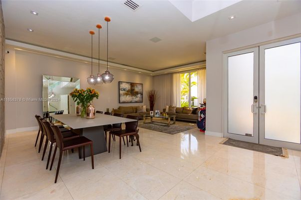 Dining room, Interior, Living room, Pendant Lights, Recessed Lighting
