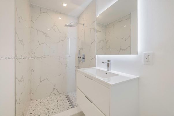 Bathroom, Interior, Marble Walls, Recessed Lighting