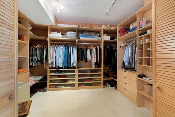 Interior, Walk-in Closets