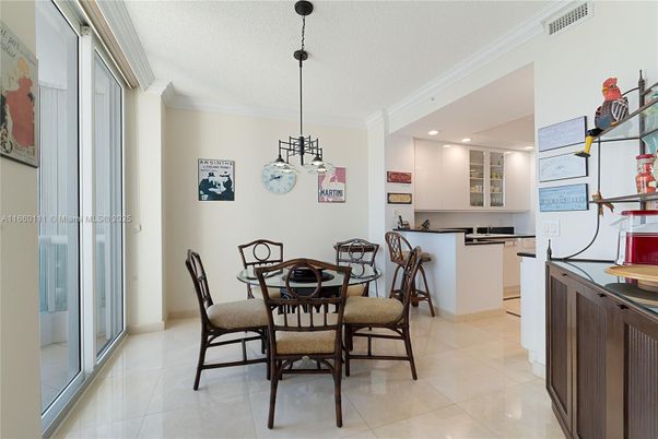 Dining room, Interior, Kitchen, Pendant Lights, Recessed Lighting