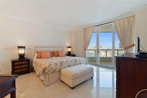 Bedroom, Interior, Water