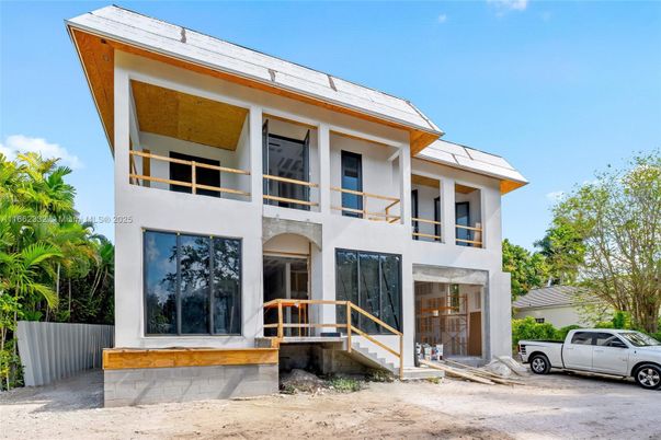 Exterior, Facade, Modern