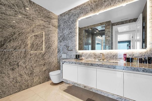 Bathroom, Interior, Recessed Lighting