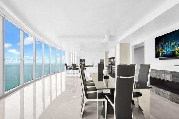 Dining room, Interior, Kitchen, Recessed Lighting, Water