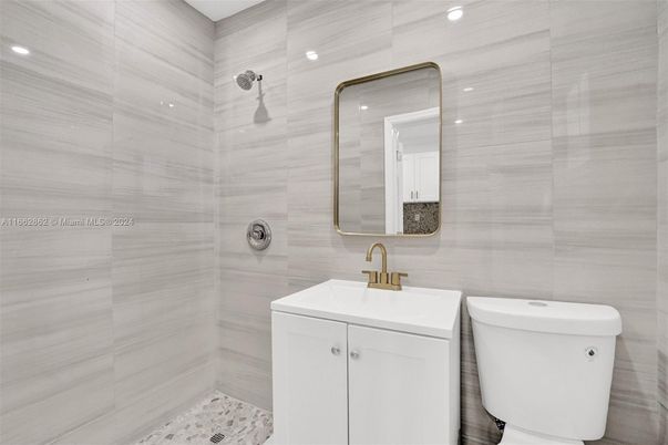 Bathroom, Interior, Recessed Lighting