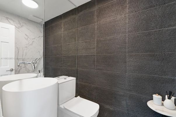 Bathroom, Interior, Marble Walls, Recessed Lighting
