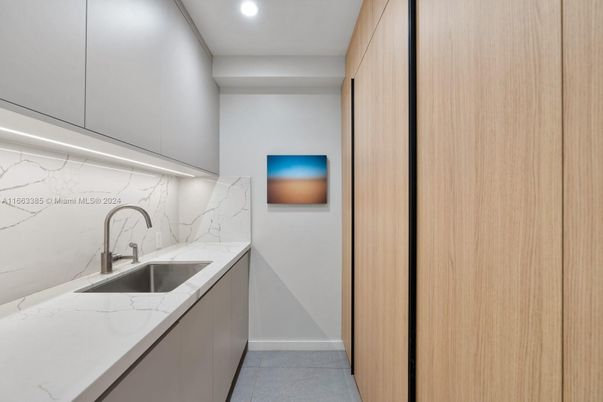 Interior, Kitchen, Marble Walls, Recessed Lighting