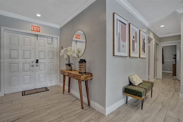 Interior, Recessed Lighting, Wood Texture Flooring