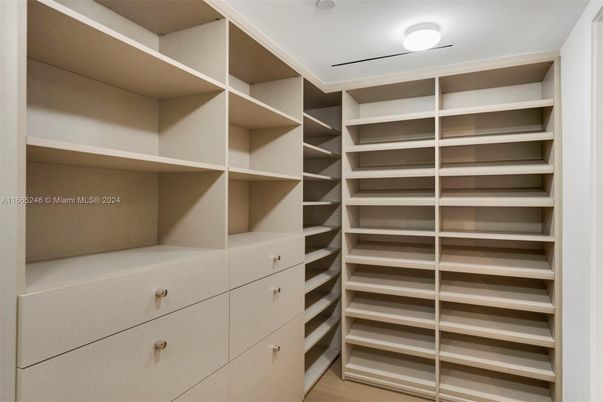 Interior, Walk-in Closets