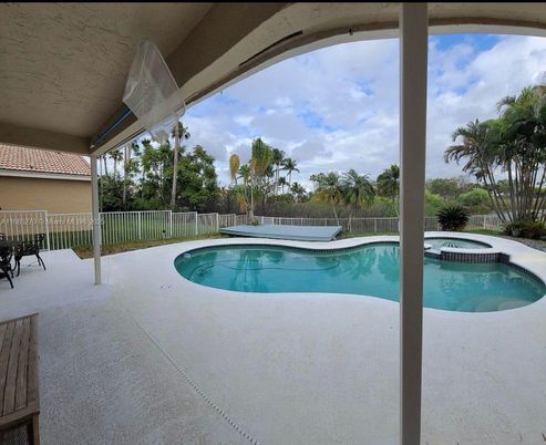 Exterior, Pool, Water