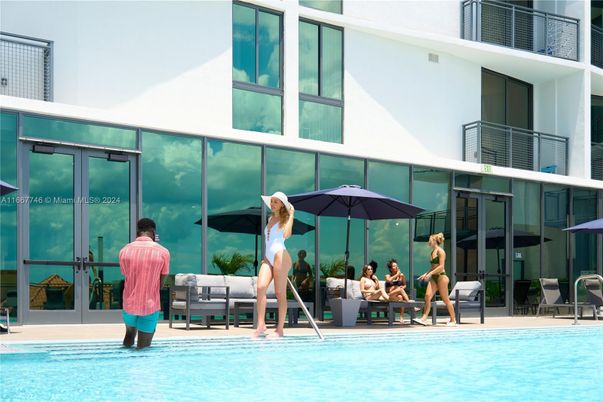 Exterior, Pool