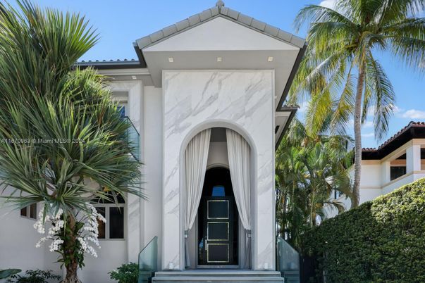 Exterior, Facade, Spanish Mediterranean