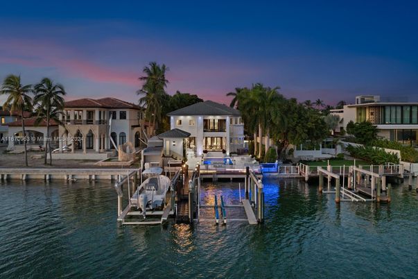 Exterior, Lake