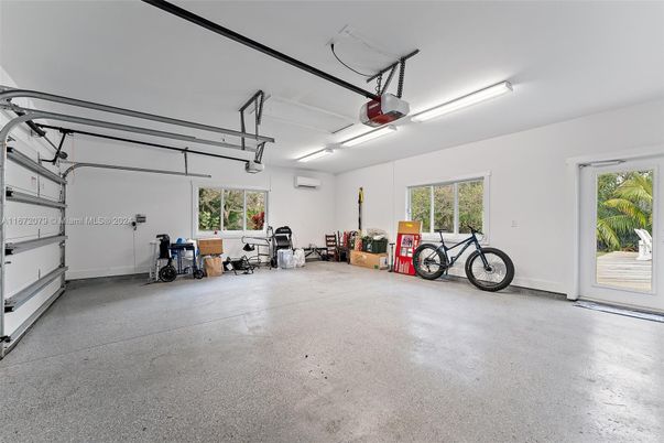 Garage, Interior
