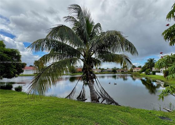Exterior, Lake