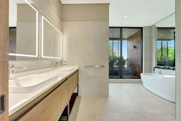 Bathroom, Dual Sink Vanities, Free Standing Baths, Glass Shower, Interior, Recessed Lighting
