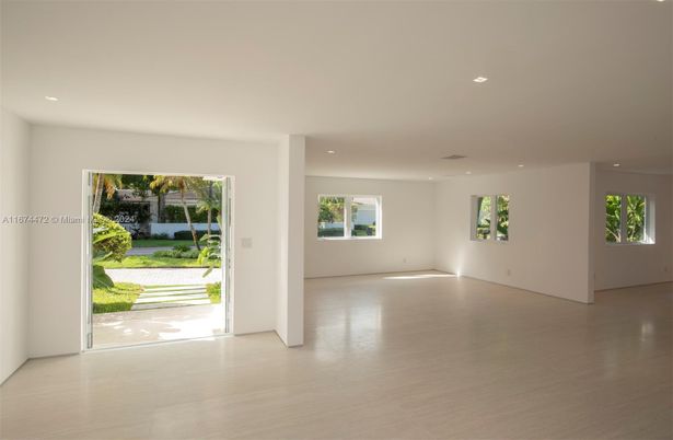 Empty room, Interior, Recessed Lighting