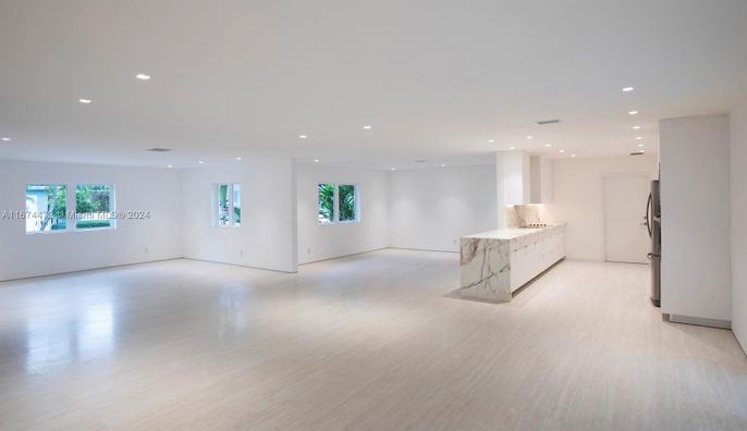 Empty room, Interior, Kitchen, Recessed Lighting