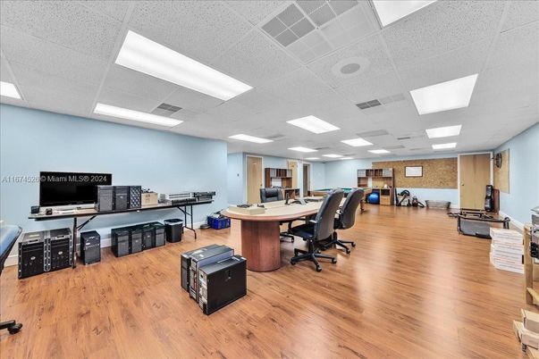 Home Office, Interior, Recessed Lighting, Wood Texture Flooring