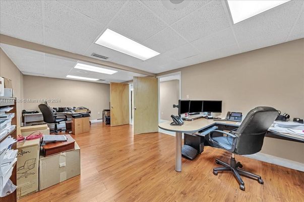 Home Office, Interior, Recessed Lighting, Wood Texture Flooring