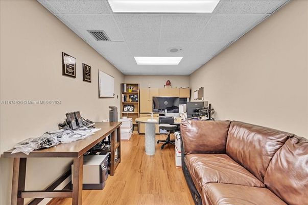 Home Office, Interior, Recessed Lighting, Wood Texture Flooring