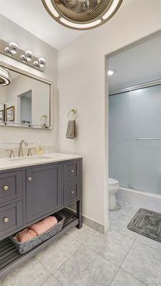 Bathroom, Interior, Recessed Lighting