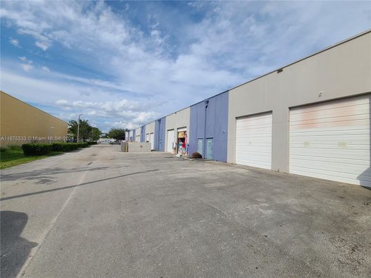 Detached Garage, Exterior