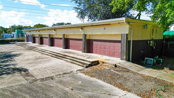 Detached Garage, Exterior