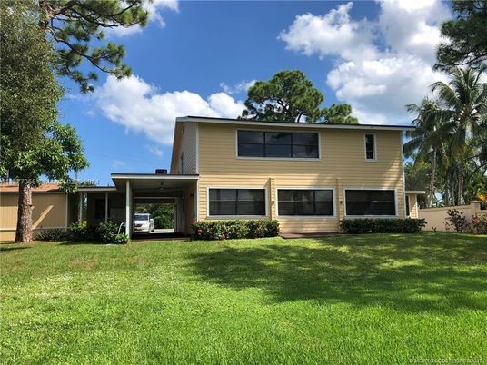 Backyard, Exterior, Facade, Split Level