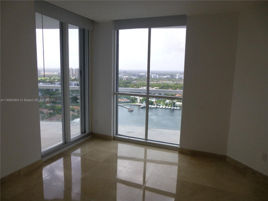 Empty room, Interior, Water