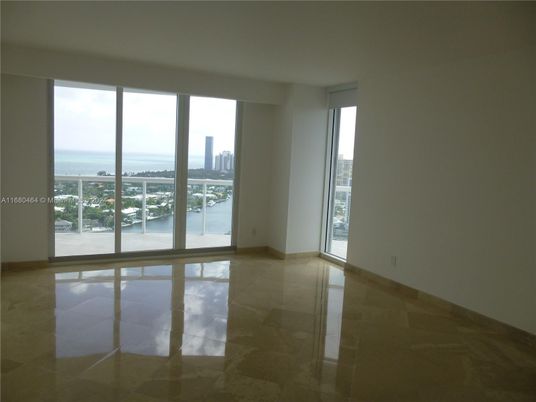 Empty room, Interior, Water