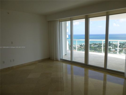 Empty room, Interior, Water