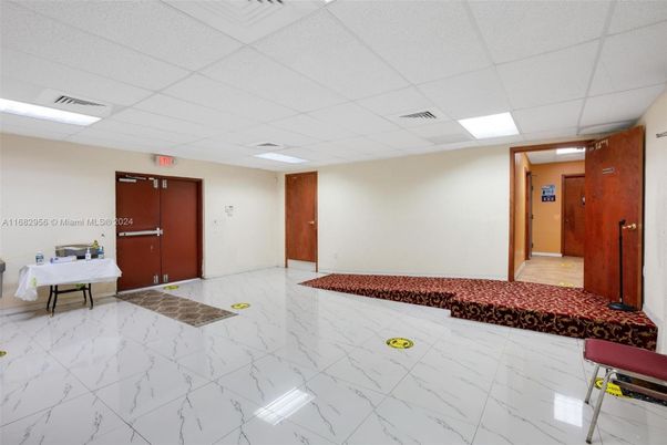 Interior, Marble, Recessed Lighting