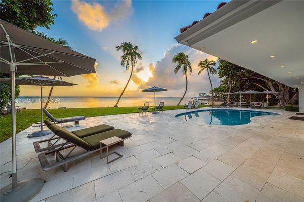 Exterior, Pool, Water