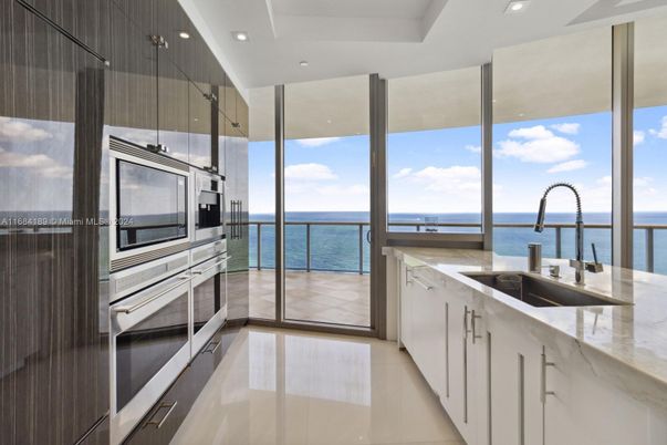 Interior, Kitchen, Recessed Lighting, Water