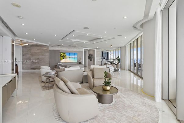 Interior, Living room, Pendant Lights, Recessed Lighting