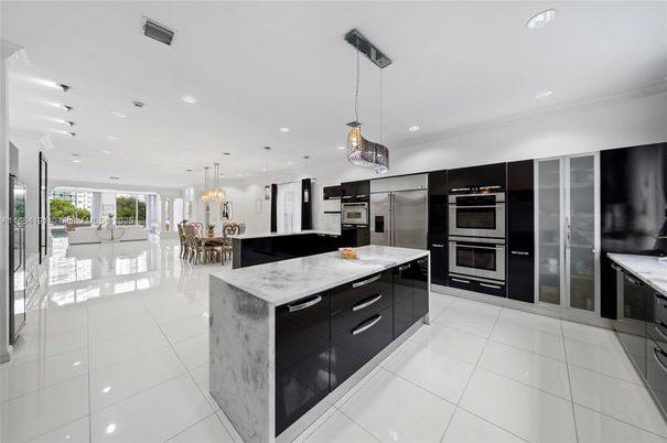 Dining room, Interior, Kitchen, Pendant Lights, Recessed Lighting, Stainless Steel Appliances