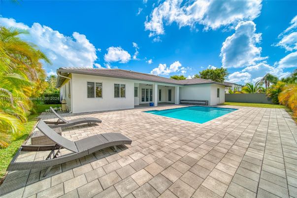 Exterior, Pool