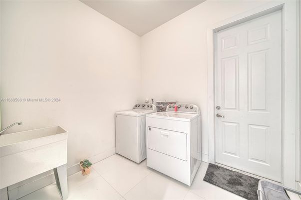 Interior, Washer