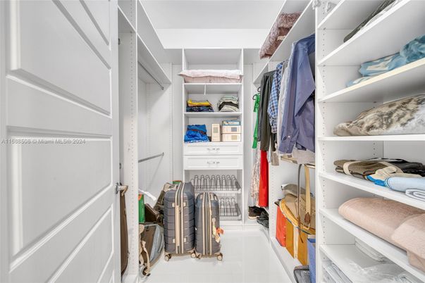 Interior, Walk-in Closets