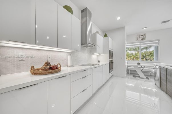Dining room, Interior, Kitchen, Recessed Lighting