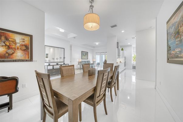 Dining room, Interior, Pendant Lights, Recessed Lighting