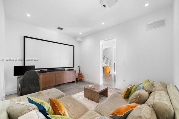 Interior, Living room, Projection Screen, Recessed Lighting, Theatre Room