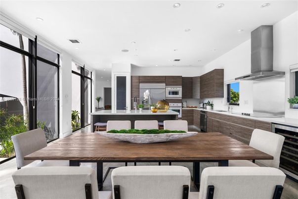Dining room, Interior, Kitchen, Recessed Lighting, Stainless Steel Appliances