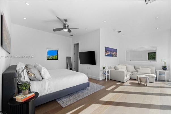 Bedroom, Interior, Living room, Recessed Lighting, Wood Texture Flooring