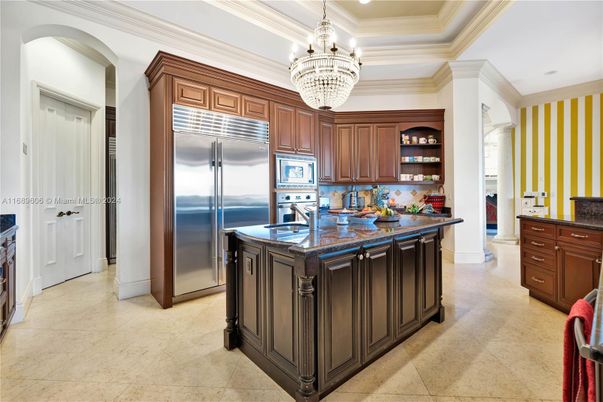 Chandelier, Interior, Kitchen, Recessed Lighting, Stainless Steel Appliances