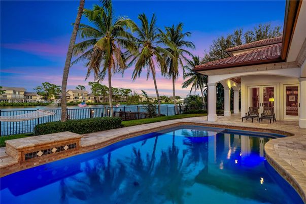 Exterior, Pool, Water